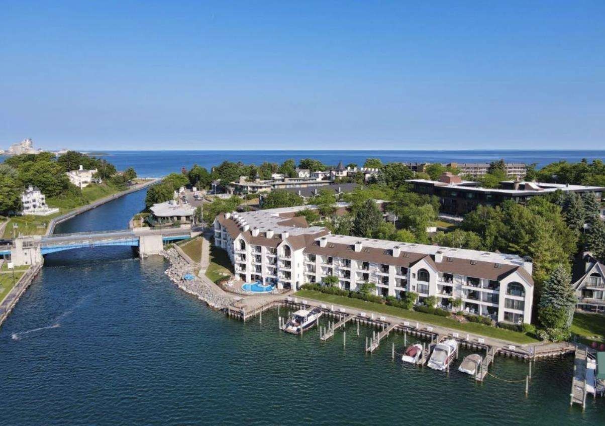 Single Family 2BR 2BA - 100 Michigan Ave, Charlevoix, MI