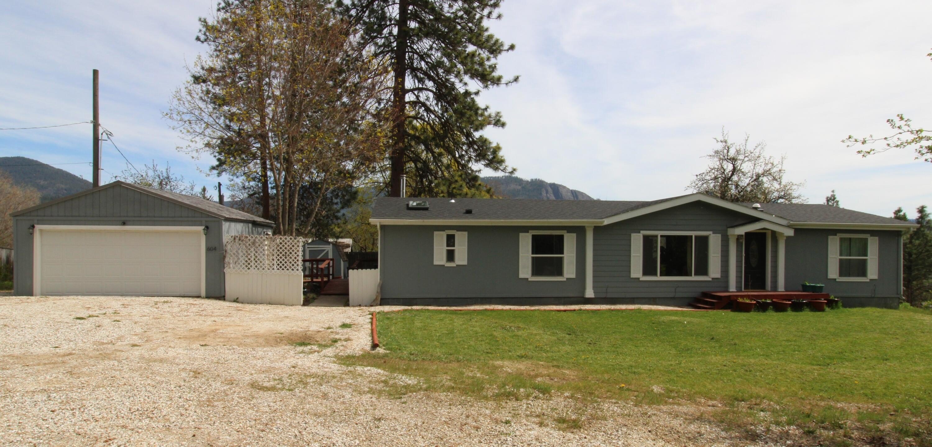 Single Family 3BR 2BA - 604 WEST ST, CHEWELAH, WA