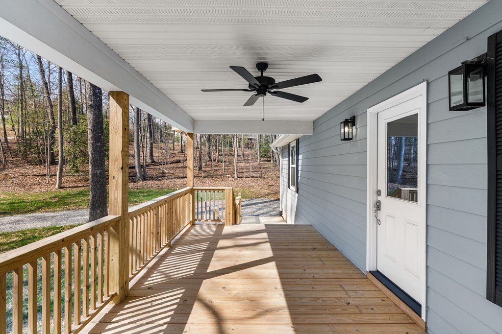 Single Family 2BR 2BA - 2086 Woodlake Lane, Young Harris, GA