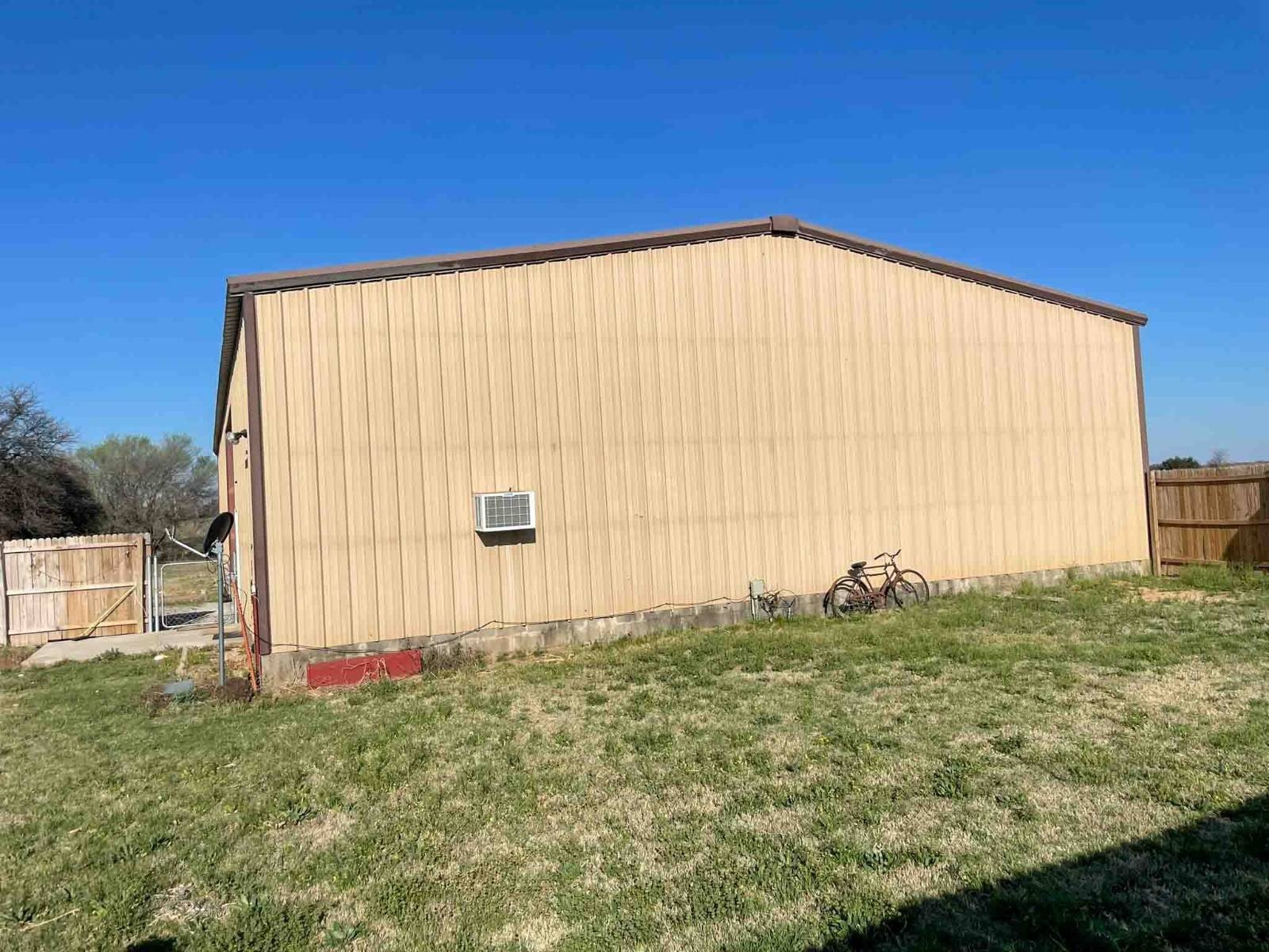 Single Family 3BR 2BA - 265918 E CR 49, Ringwood, OK