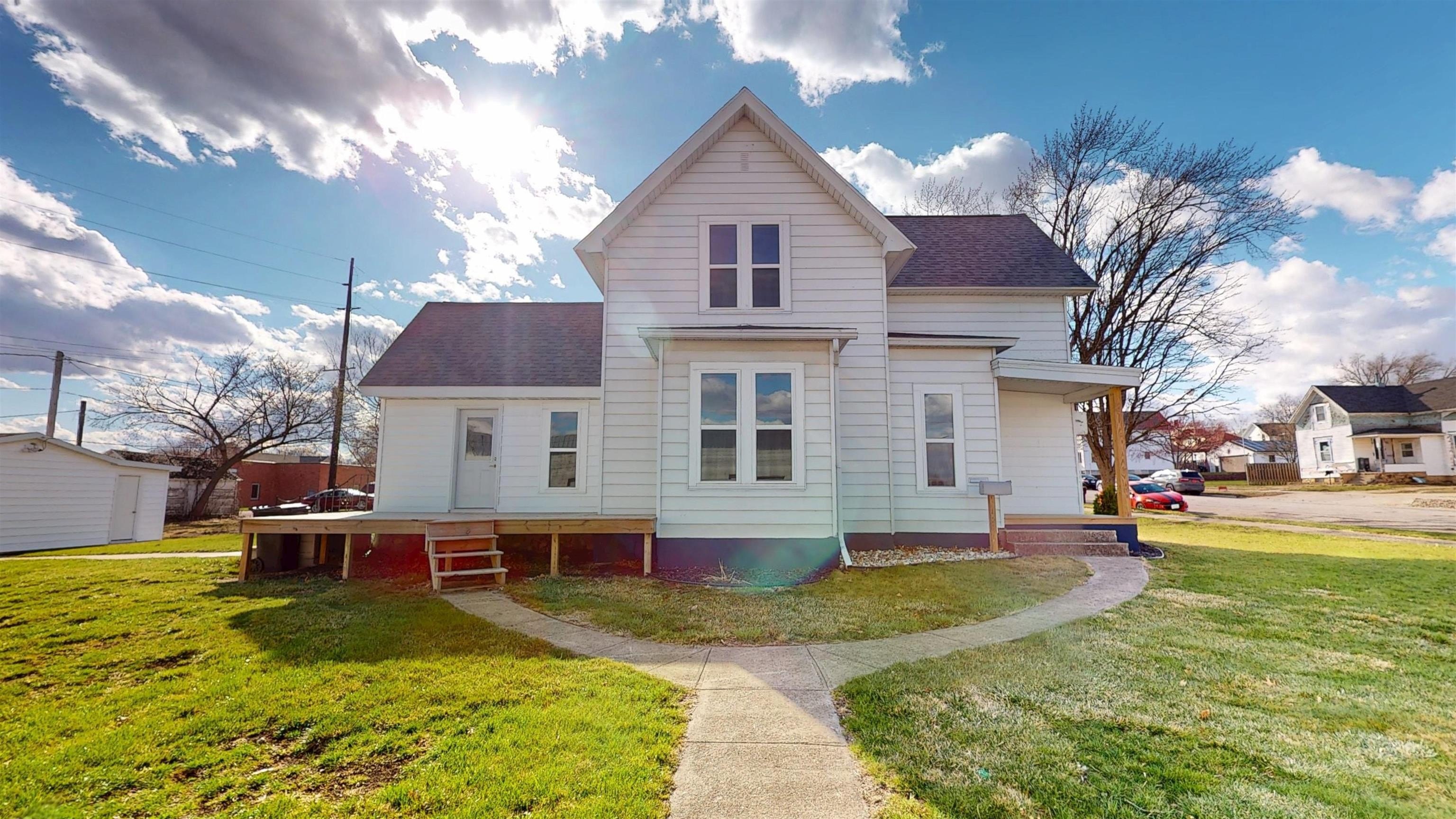 Single Family 3BR 2BA - 413 W CEDAR ST, Cherokee, IA