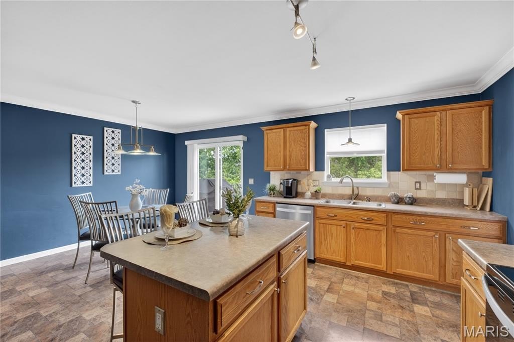 Single Family 3BR 4BA - 38 Glastonbury Court, Lake St Louis, MO