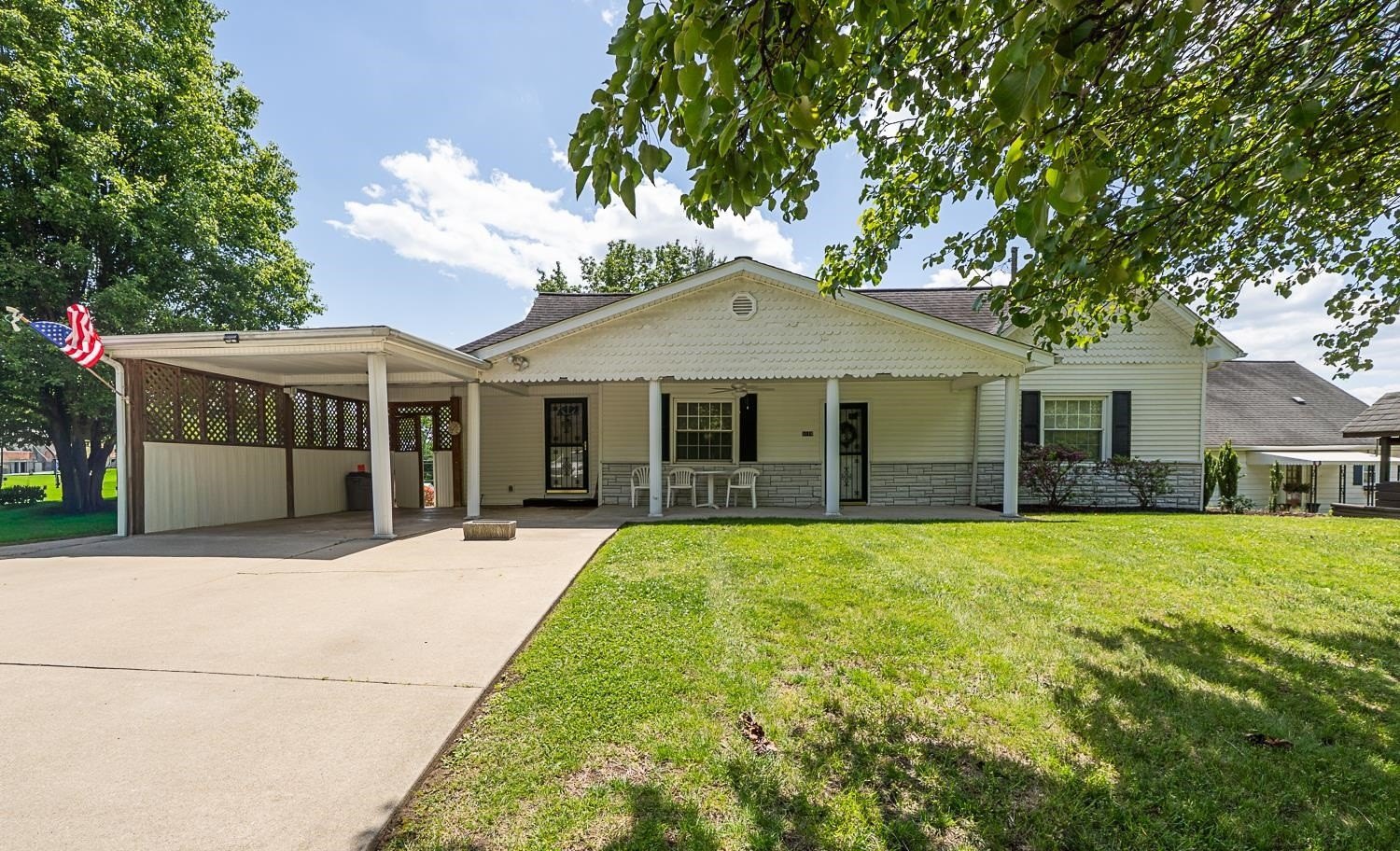 Single Family 2BR 2BA - 5118 State Route 7, Chesapeake, OH