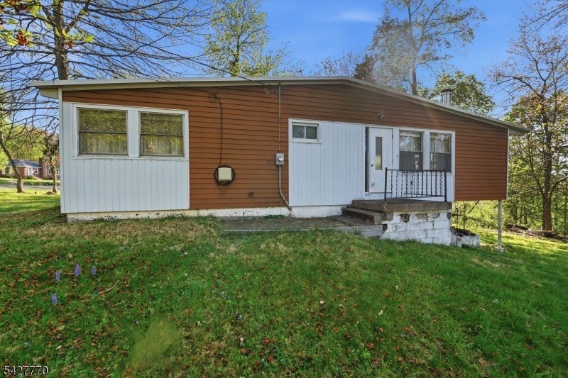Single Family 2BR 2BA - 101 Gates Ave, Long Hill Twp., NJ