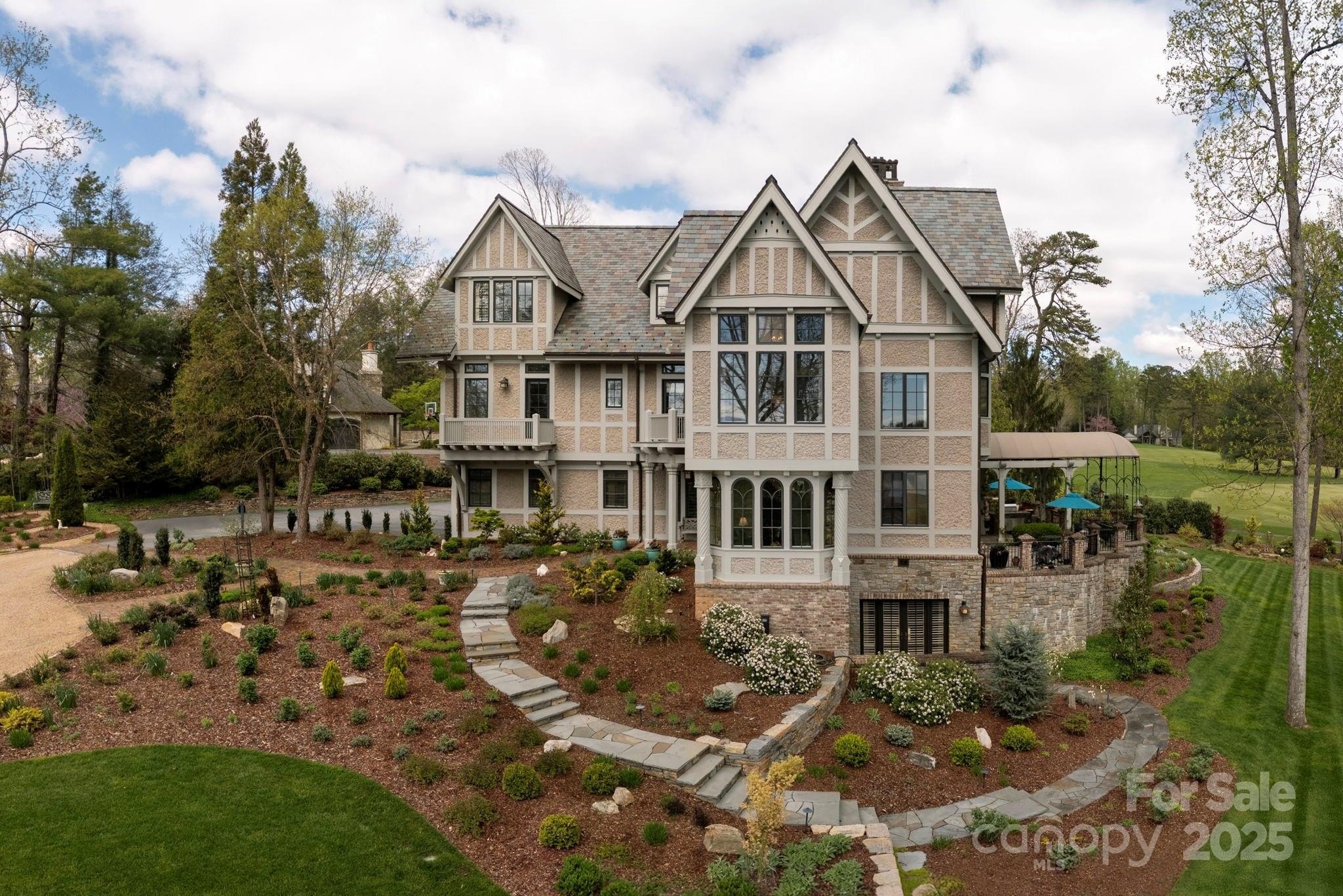 Single Family 5BR 8BA - 8 Fairway Place, Asheville, NC