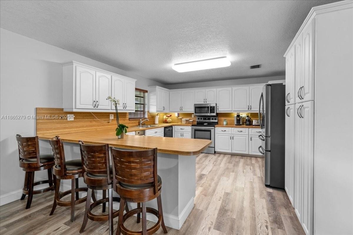 Single Family 4BR 3BA - 19926 SW 326th St, Homestead, FL