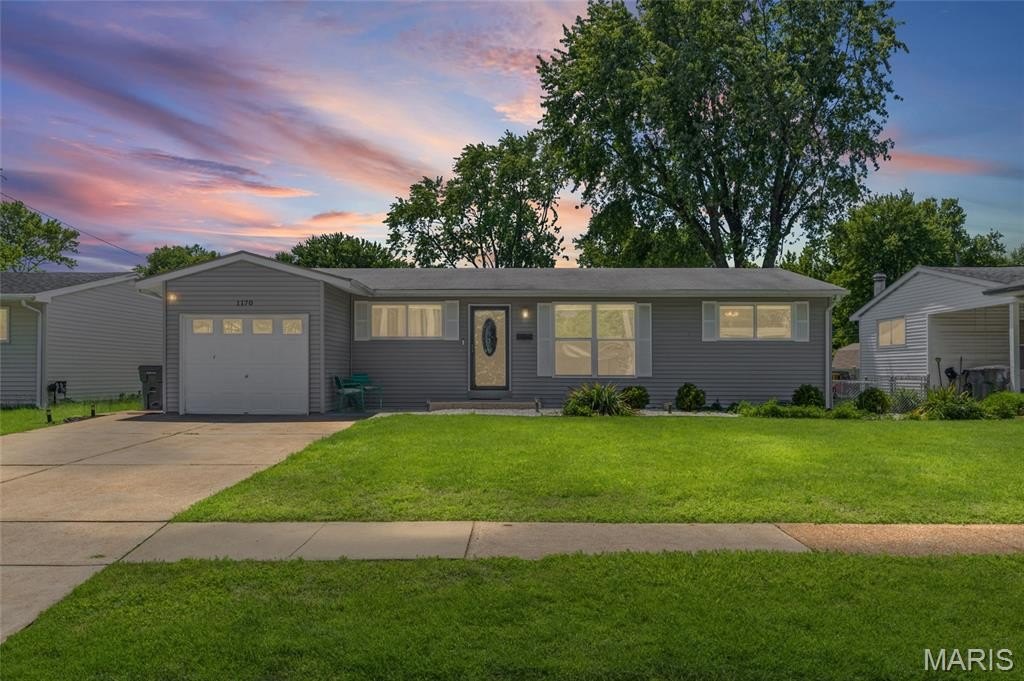 Single Family 4BR 3BA - 1170 Verlene Drive, Florissant, MO