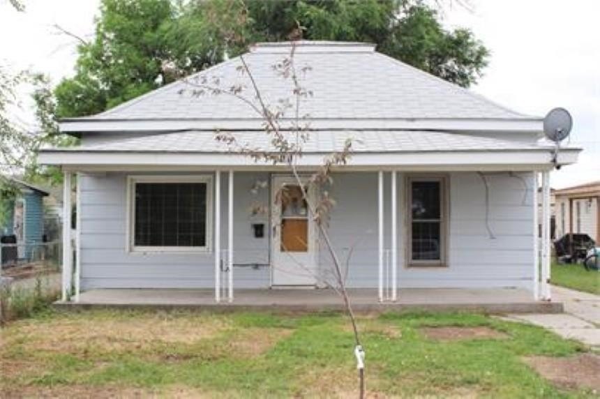 Single Family 4BR 1BA - 411 Clark Street, Thermopolis, WY