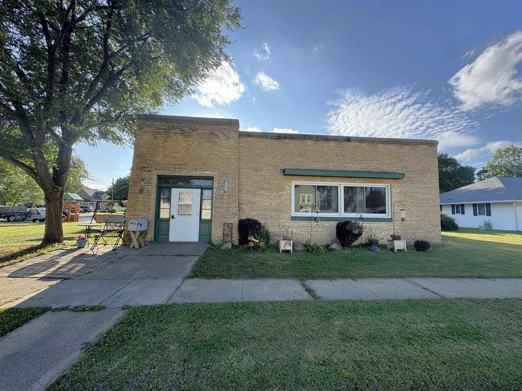 Single Family 9BR 2BA - 605 E 4th Avenue, Brodhead, WI