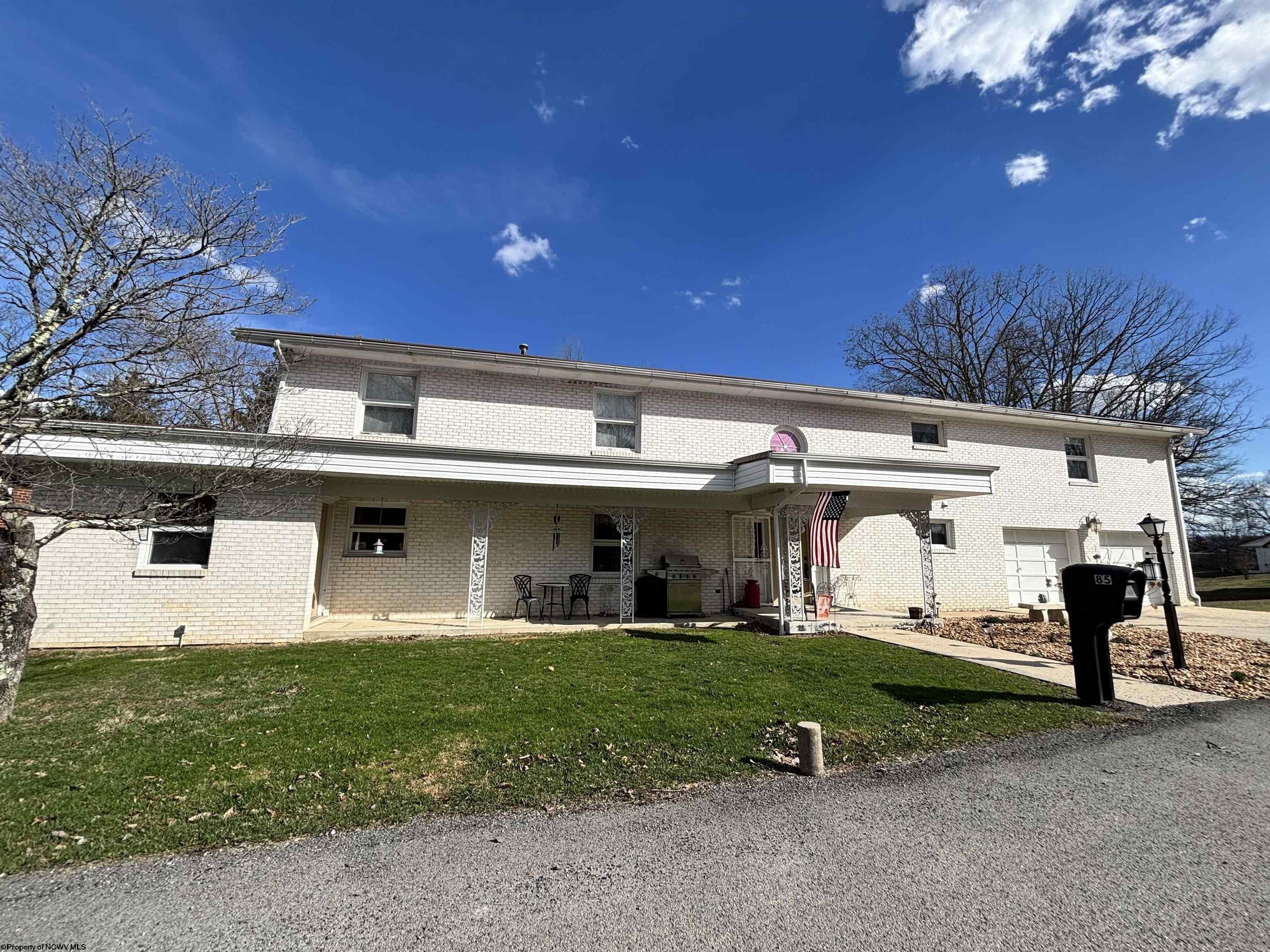 Single Family 5BR 3BA - 85 Woodsboro Drive, Philippi, WV