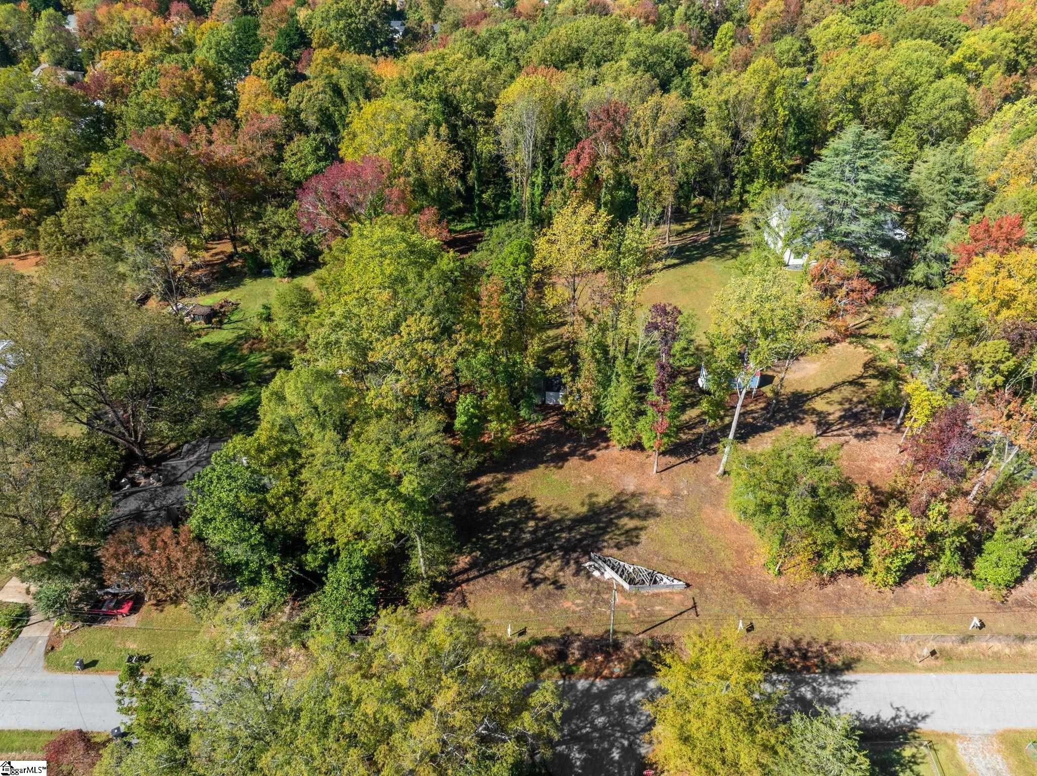 Single Family 3BR 2BA - 6 Nature Trail, Greenville, SC