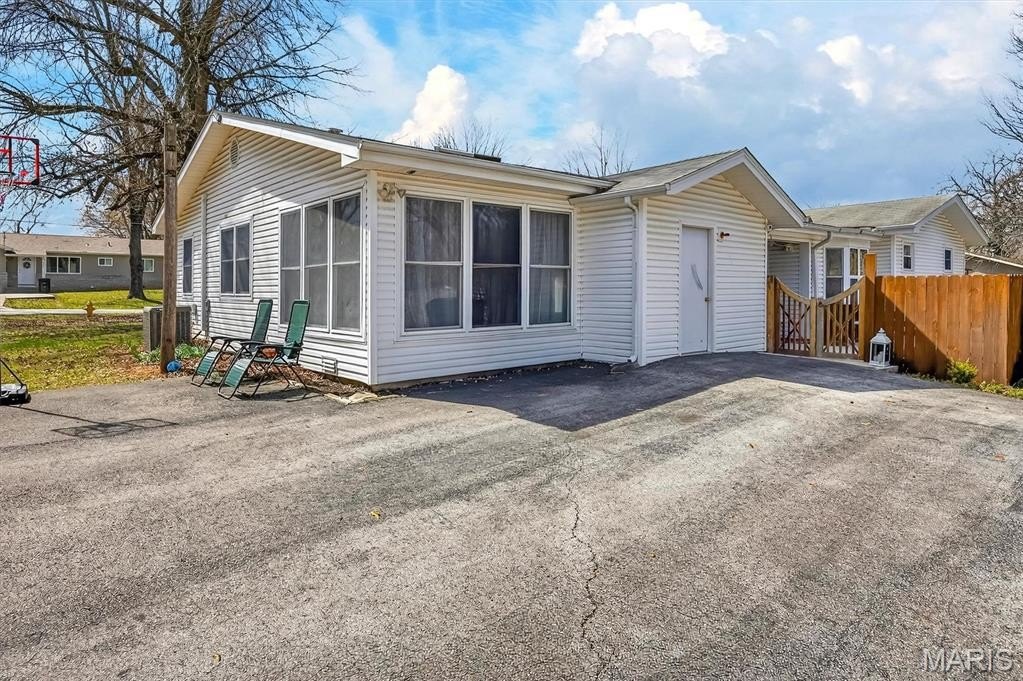 Single Family 4BR 2BA - 2855 E Lombard Street, Springfield, MO