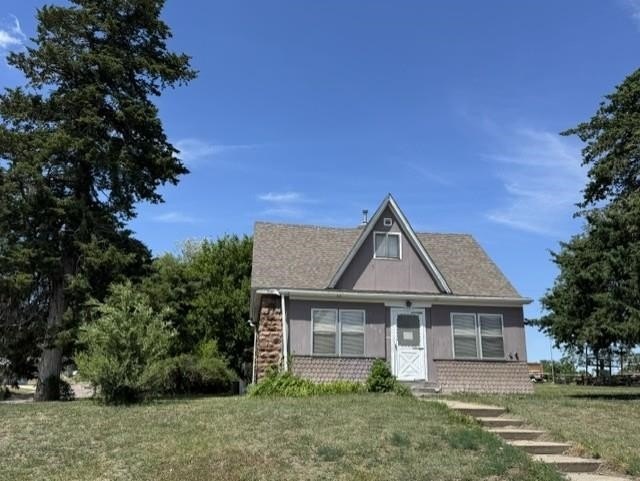 Single Family 4BR - 912 7th St., Springfield, SD