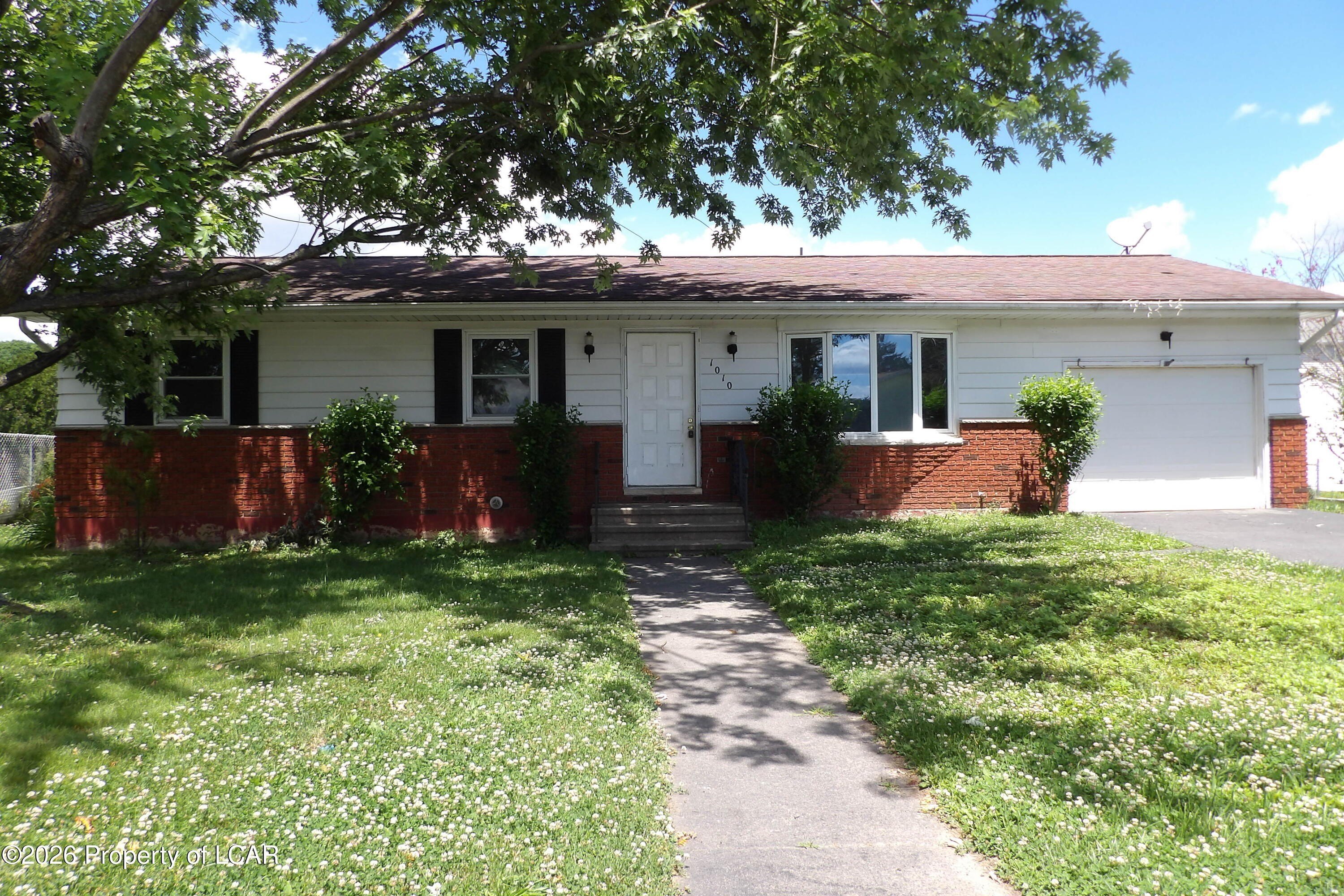 Single Family 3BR 1BA - 1010 Prince Street, Taylor, PA