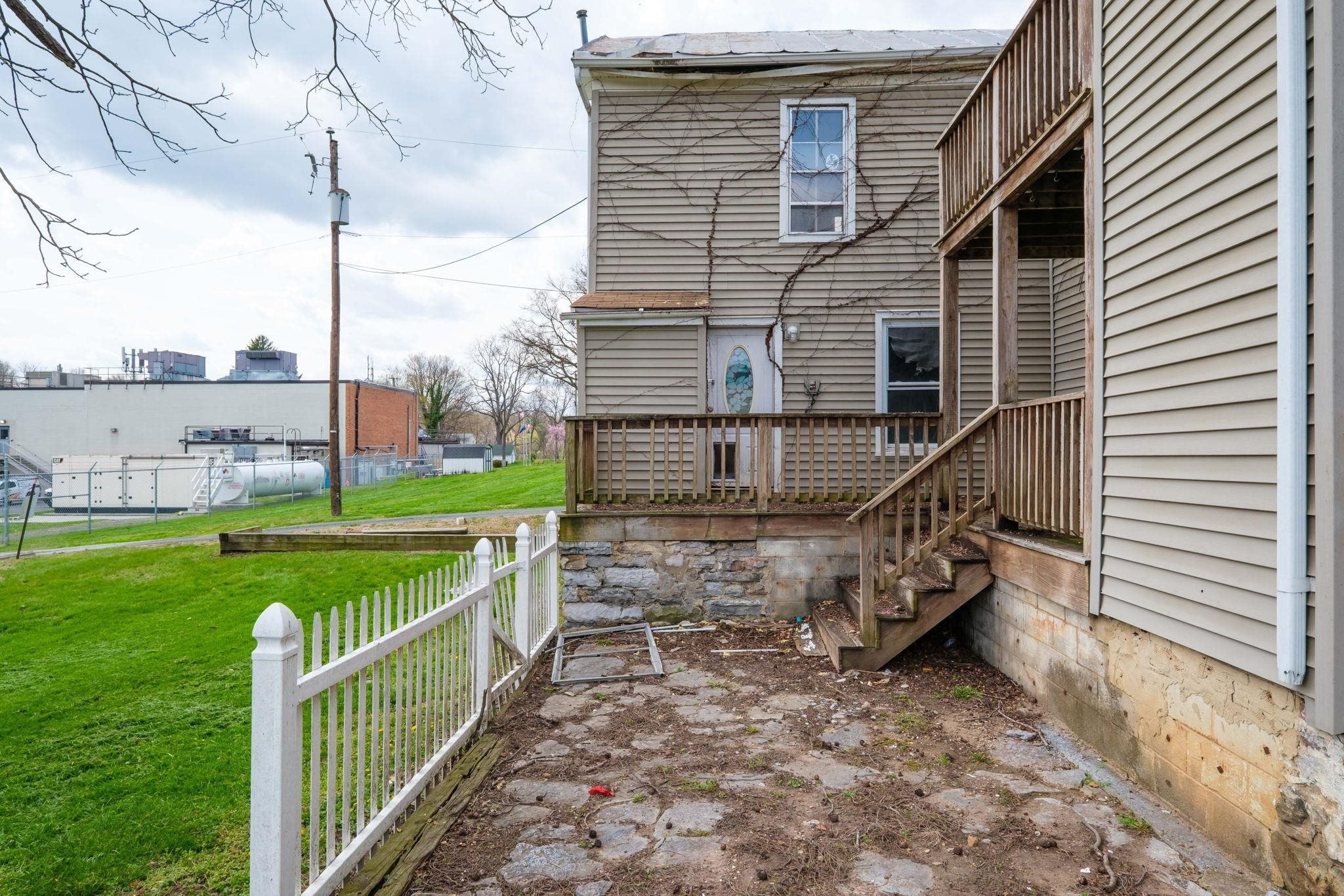 Single Family 3BR 1BA - 105 S HIGH ST, EDINBURG, VA