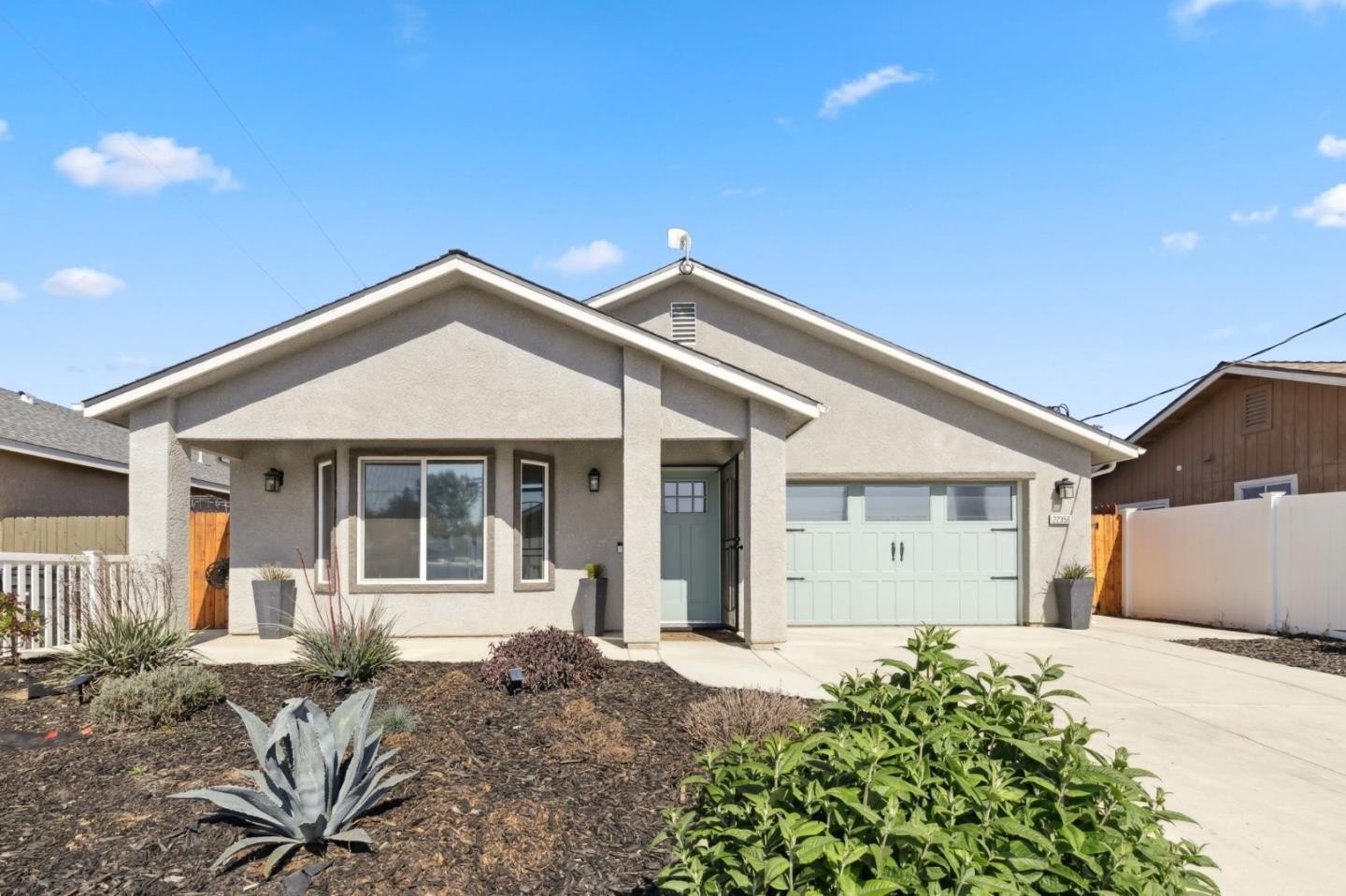 Single Family 3BR 2BA - 22356 Arnott DR, CHOWCHILLA, CA