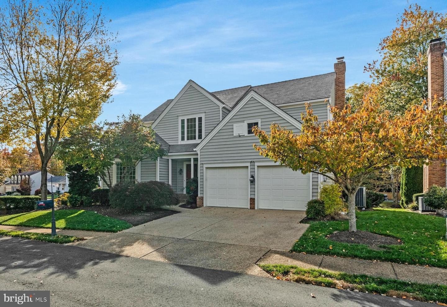 Single Family 4BR 4BA - 9733 HIDDEN VALLEY RD, VIENNA, VA