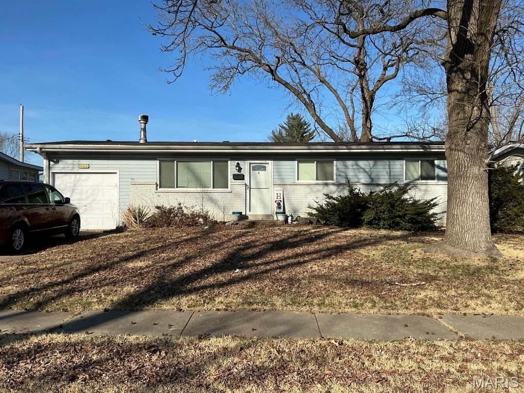 Single Family 3BR 2BA - 665 Redwing Drive, Florissant, MO
