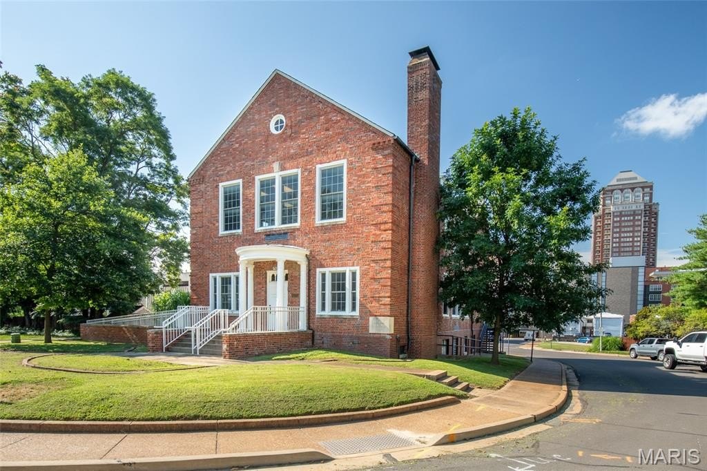 Single Family 6BR 5BA - 7530 Maryland Avenue, Clayton, MO