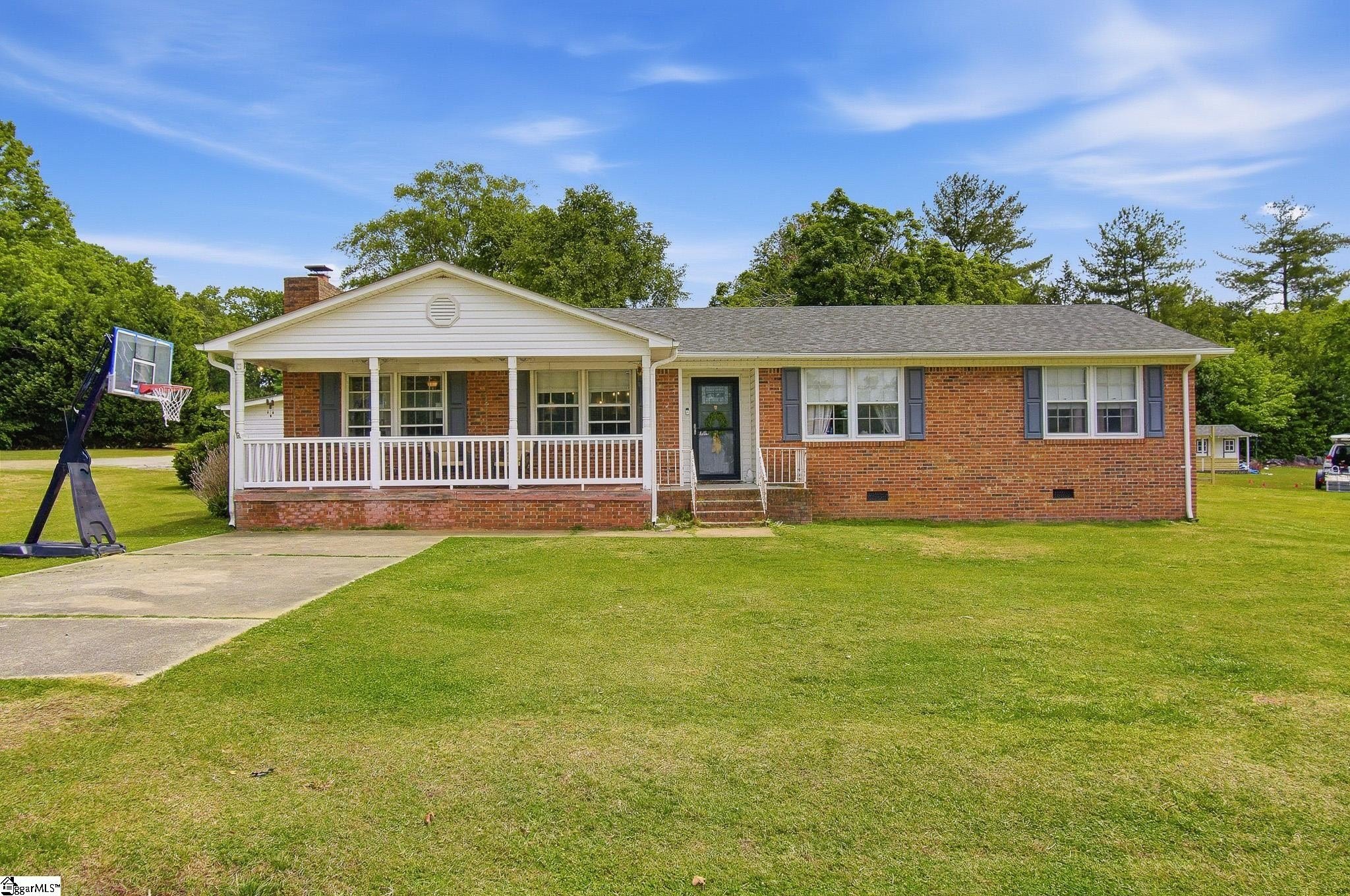 Single Family 3BR 2BA - 160 Inn View Drive, Inman, SC