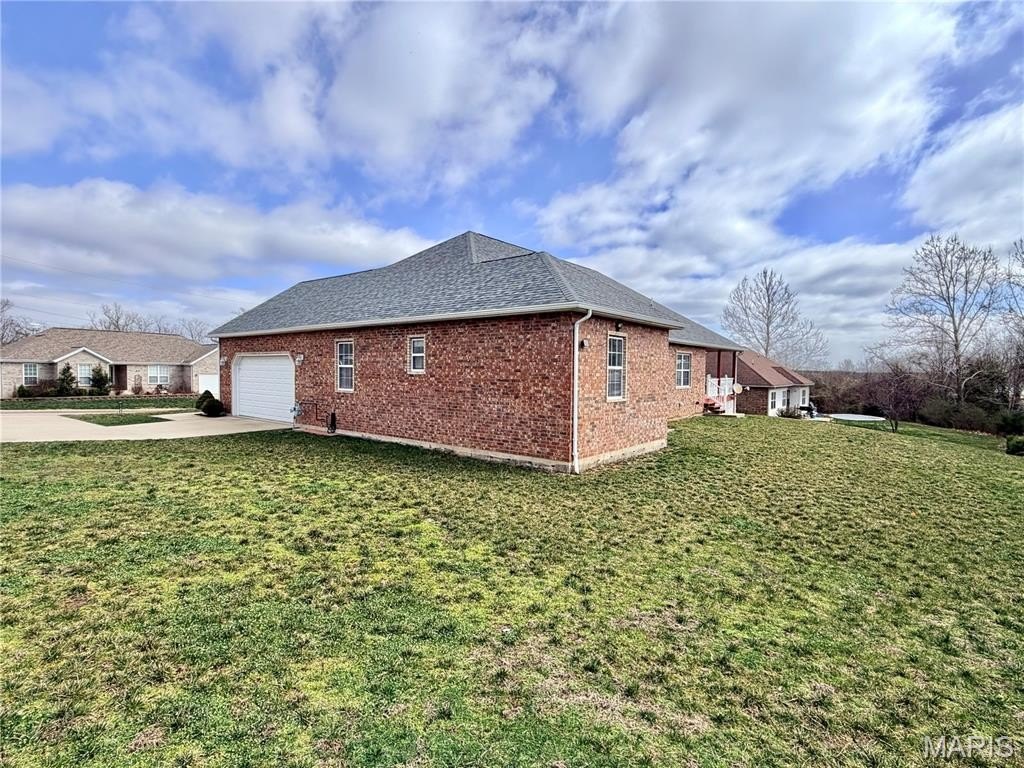 Single Family 4BR 3BA - 220 April Drive, St Robert, MO