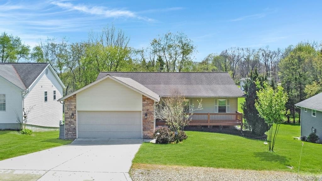 Single Family 6BR 3BA - 151 Heatherwood Dr, Howard, OH
