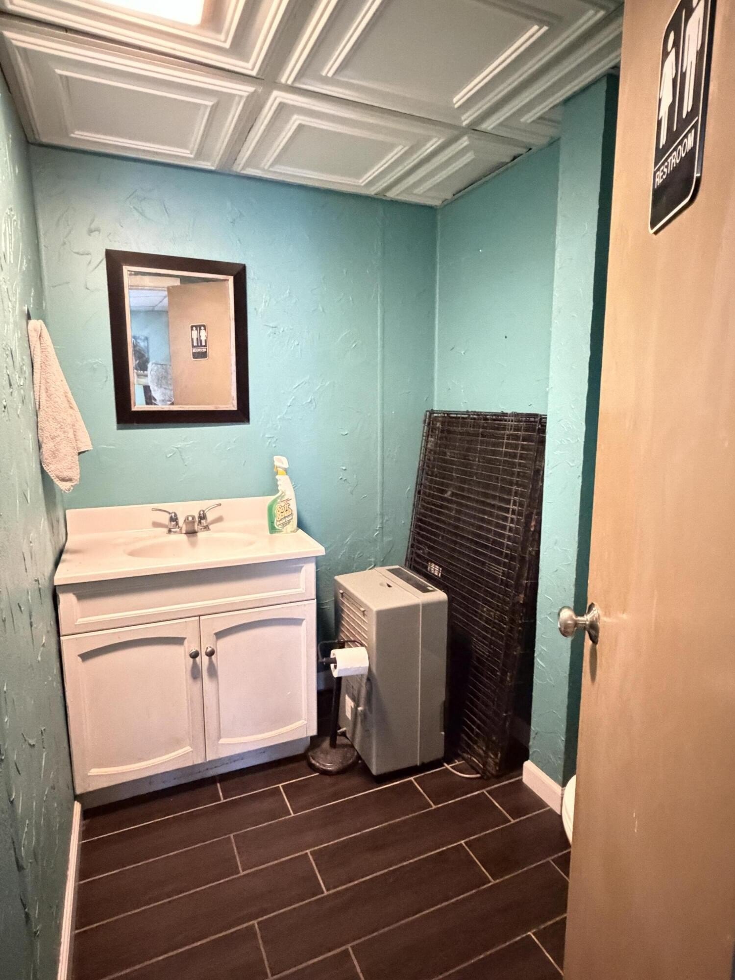 Single Family 4BR 4BA - 705-721 3rd St SE, Huron, SD