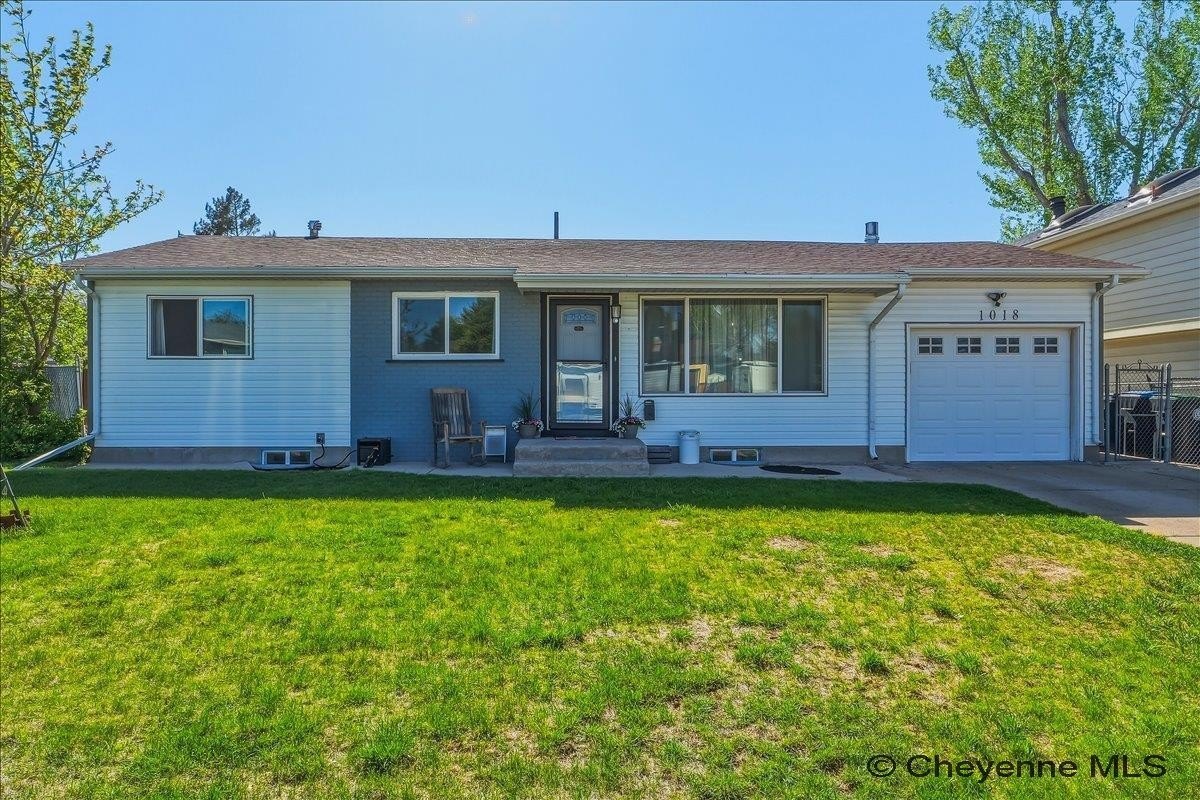 Single Family 4BR 2BA - 1018 TAFT AVE, Cheyenne, WY