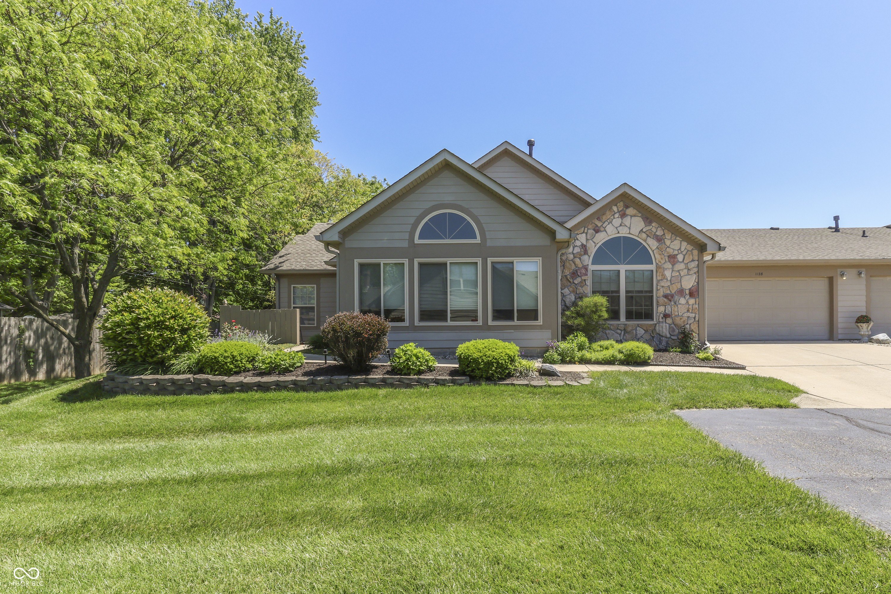 Condo 2BR 2BA - 1128 Deerbrook Trail, Greenwood, IN