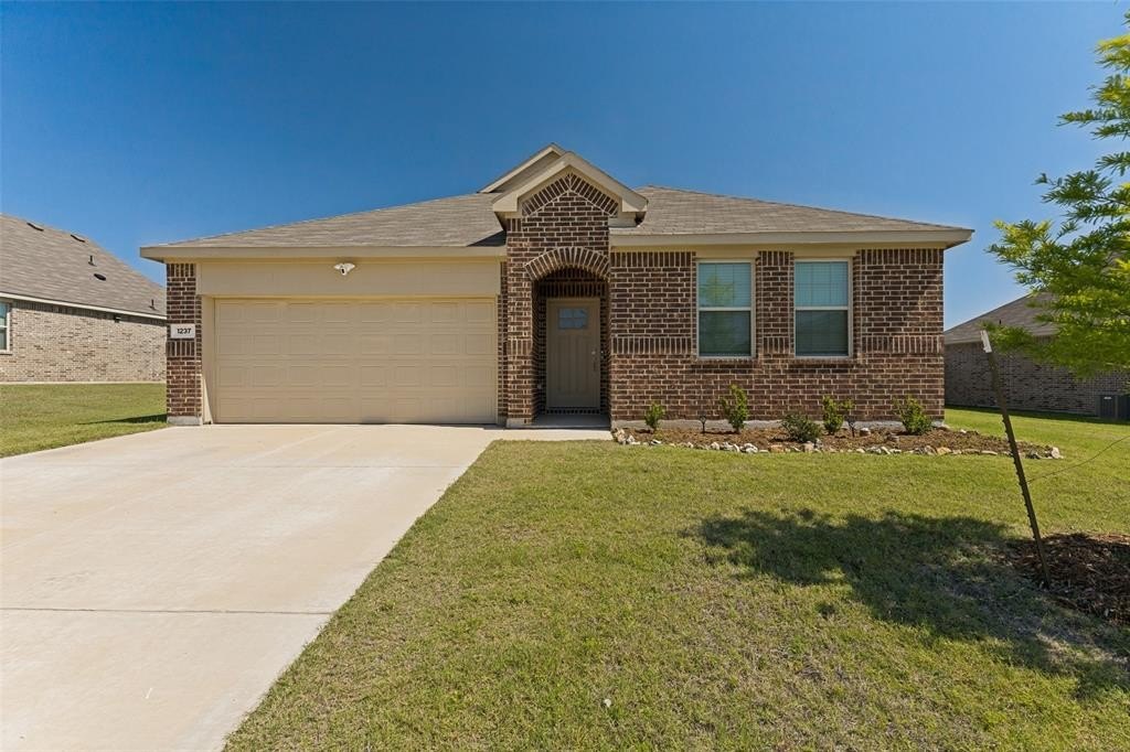 Single Family 4BR 2BA - 1237 Almond Road, Azle, TX