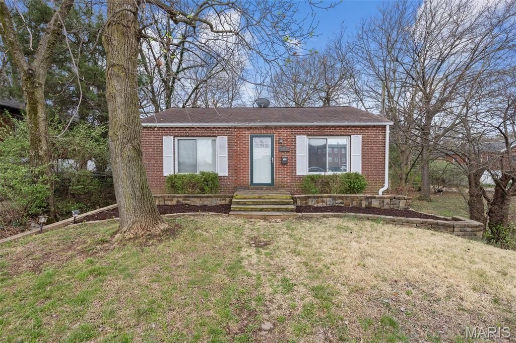 Single Family 4BR 2BA - 7424 Lansdowne Avenue, Shrewsbury, MO