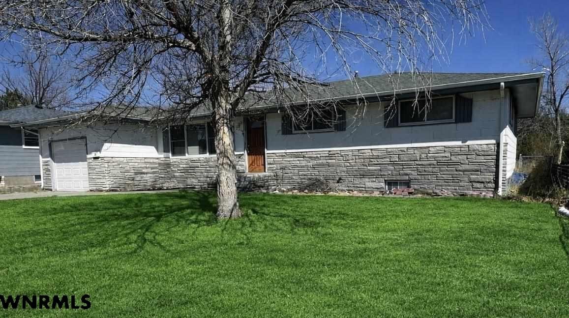 Single Family 4BR 2BA - 2610 PACIFIC BLVD, Gering, NE