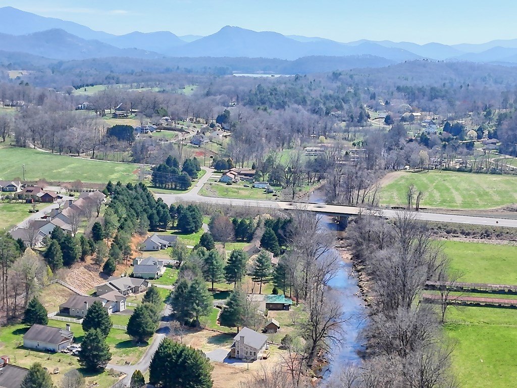 Single Family 3BR 2BA - 195 Rivers Edge Drive, HAYESVILLE, NC