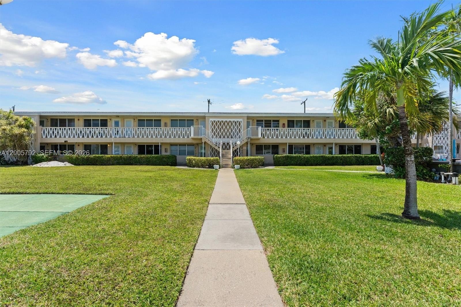 Co-op 1BR 1BA - 900 Atlantic Shores Blvd, Hallandale Beach, FL