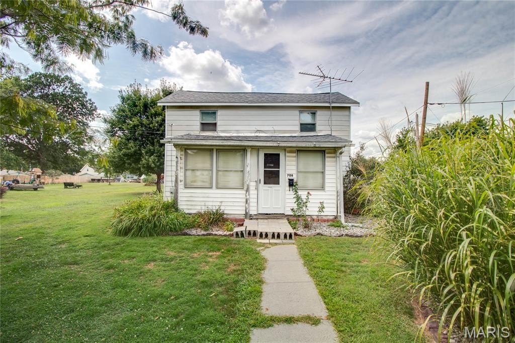 Single Family 3BR 1BA - 706 Harrison Street, Jerseyville, IL