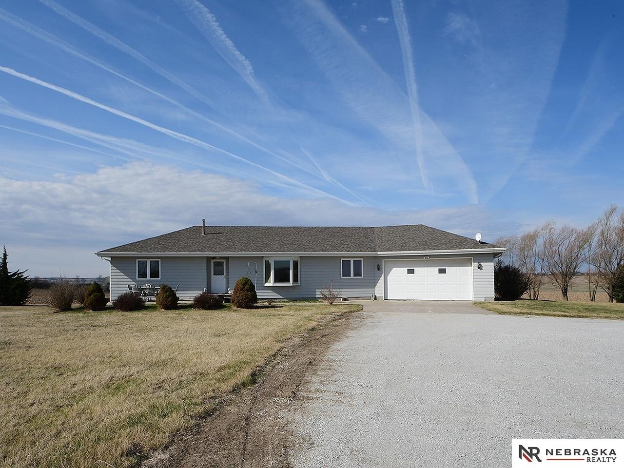 Single Family 4BR 3BA - 19000 NW 98th Street, Valparaiso, NE