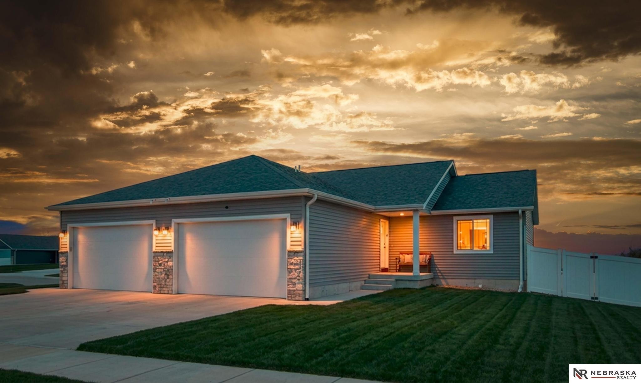 Single Family 4BR 3BA - 4062 W Gary Gately Street, Lincoln, NE