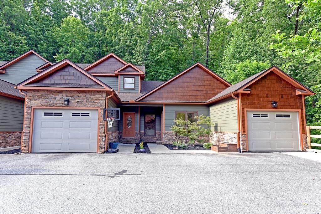 Single Family 2BR 2BA - 130 Emory Circle #6, Blairsville, GA