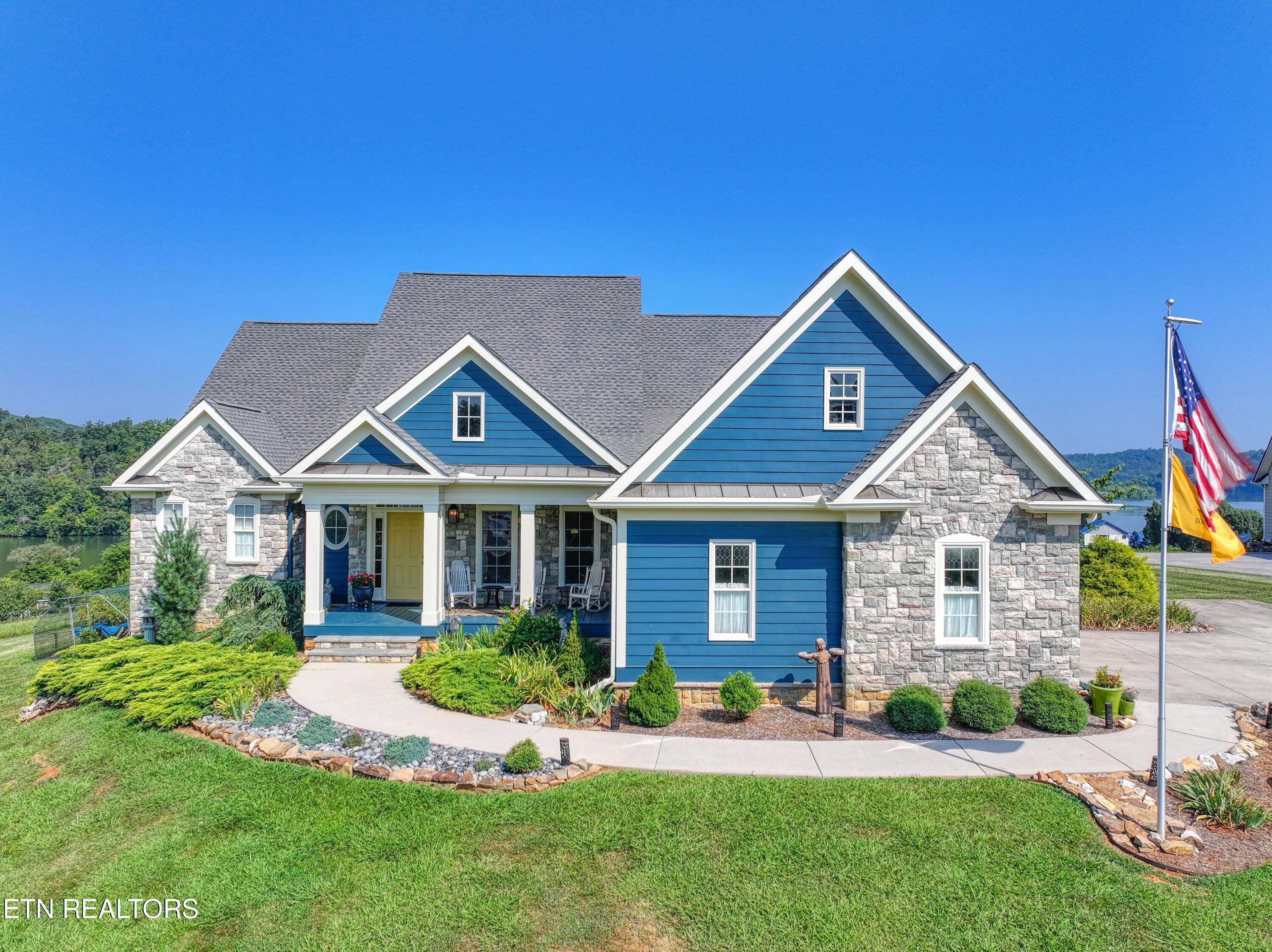 Single Family 4BR 5BA - 326 Marble Bluff Drive, Kingston, TN