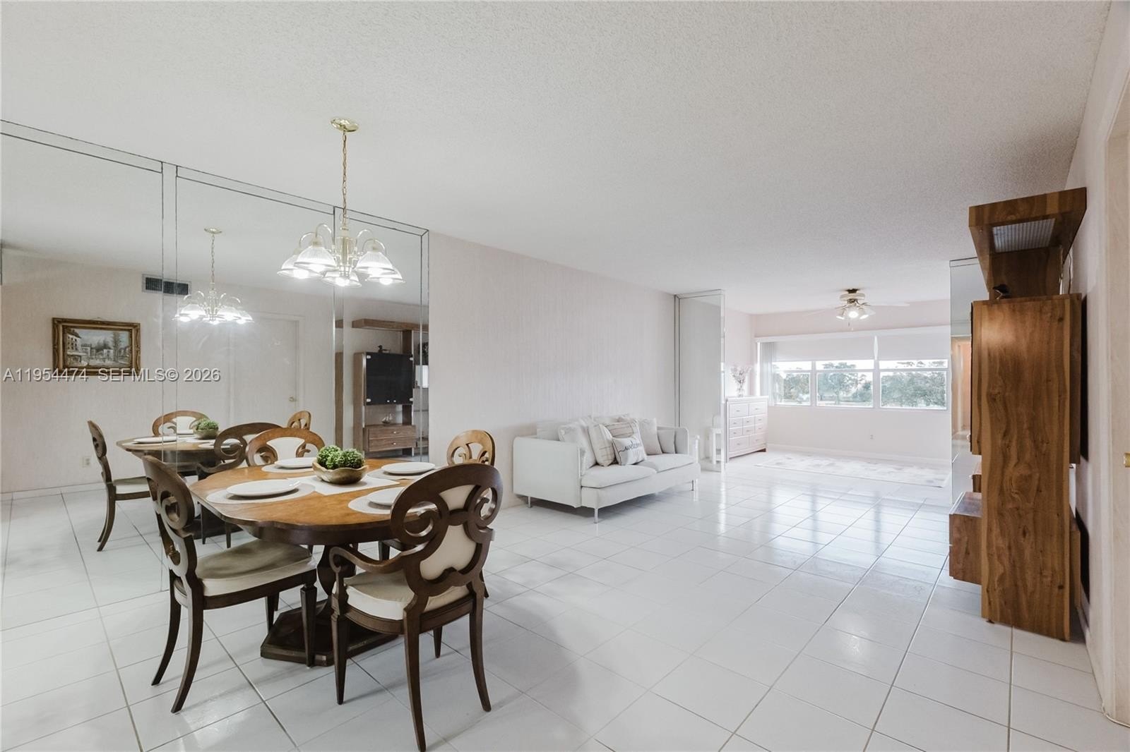 Condo 1BR 2BA - 9441 Sunrise Lakes Blvd, Sunrise, FL