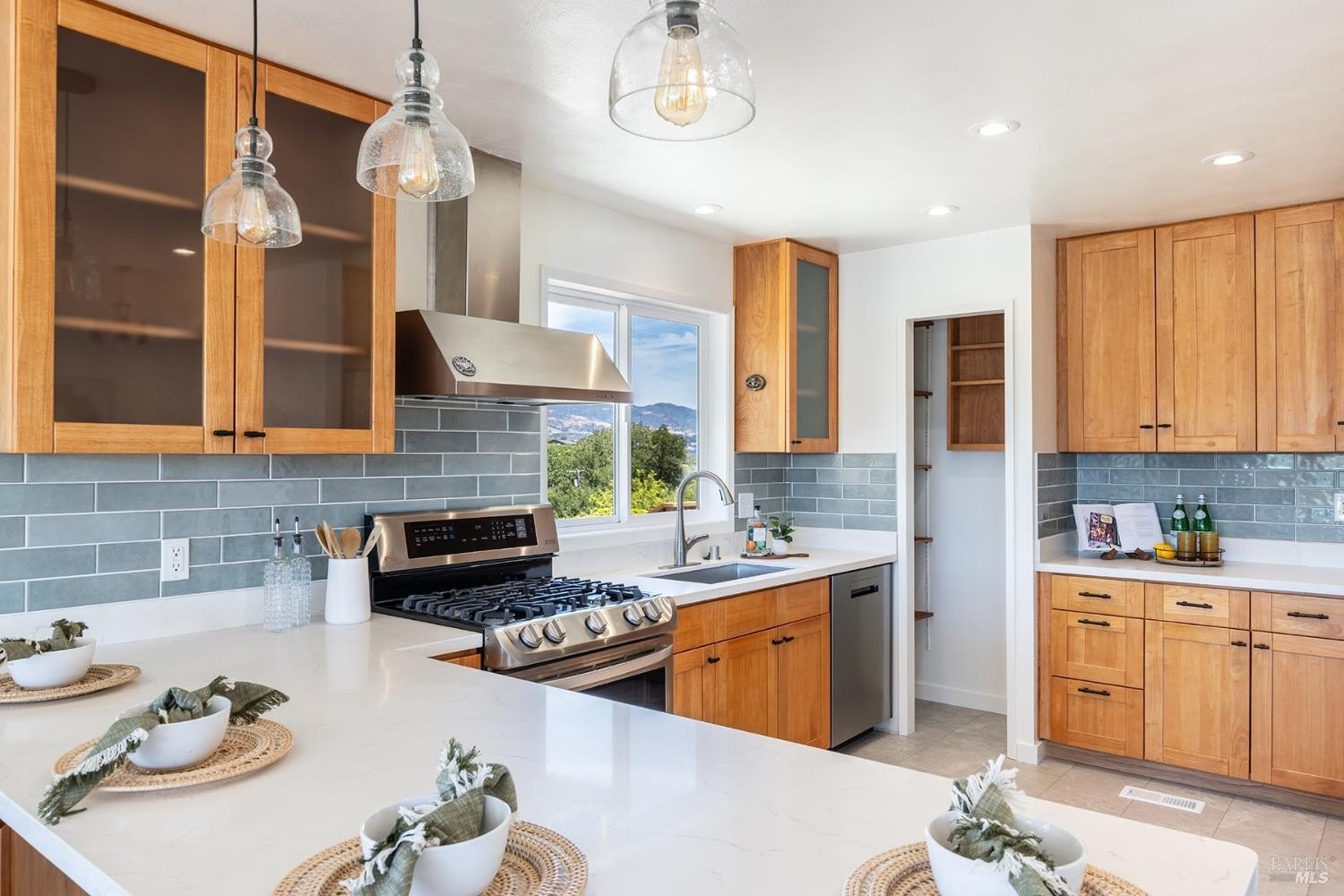 Single Family 3BR 3BA - 1676 Chiquita Road, Healdsburg, CA