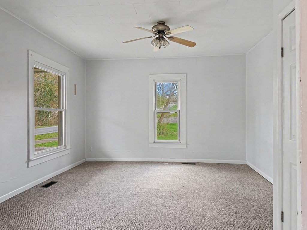 Single Family 3BR 1BA - 164  College St, Clay, KY