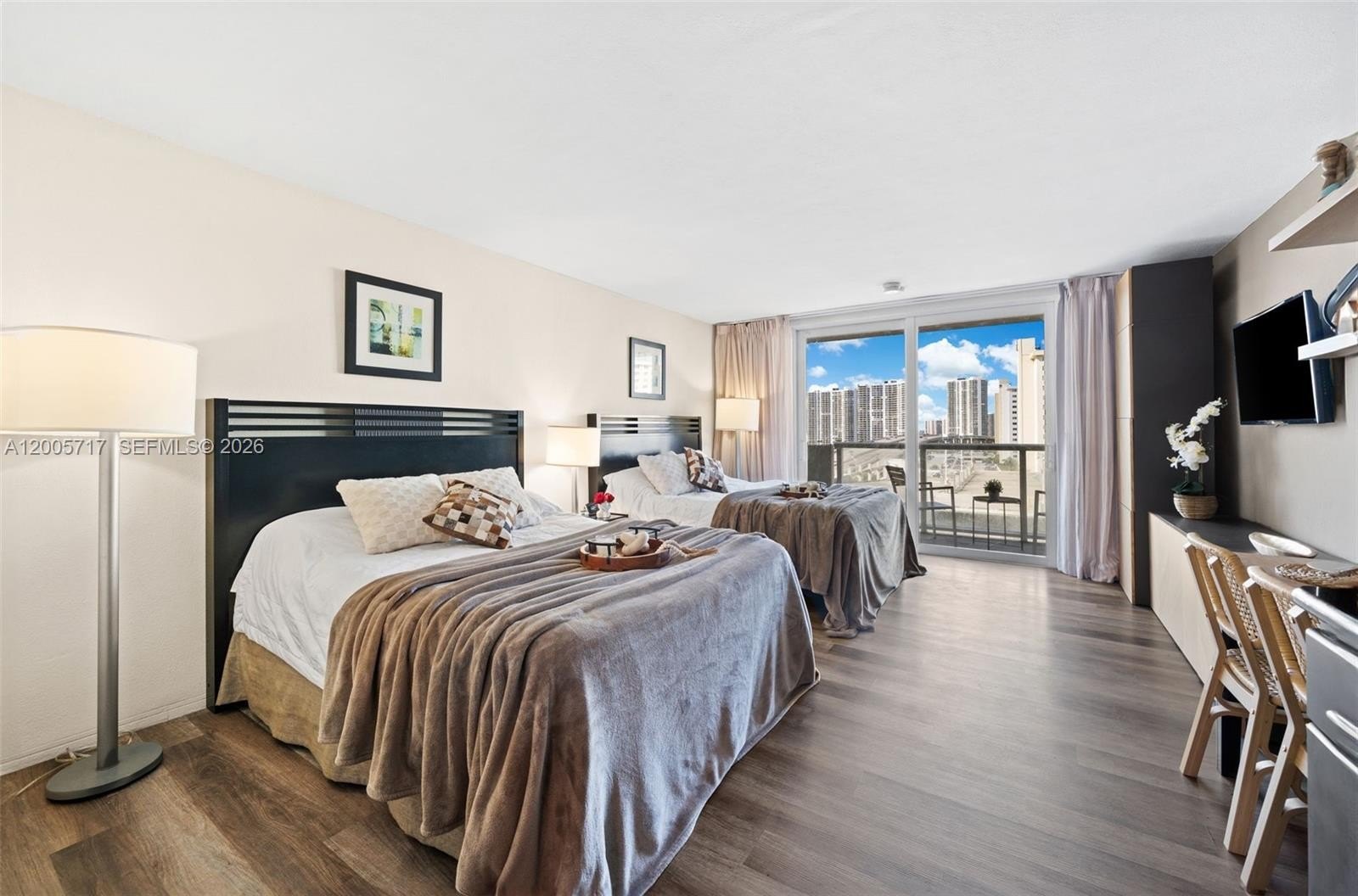 Condo 1BA - 19201 Collins Ave, Sunny Isles Beach, FL