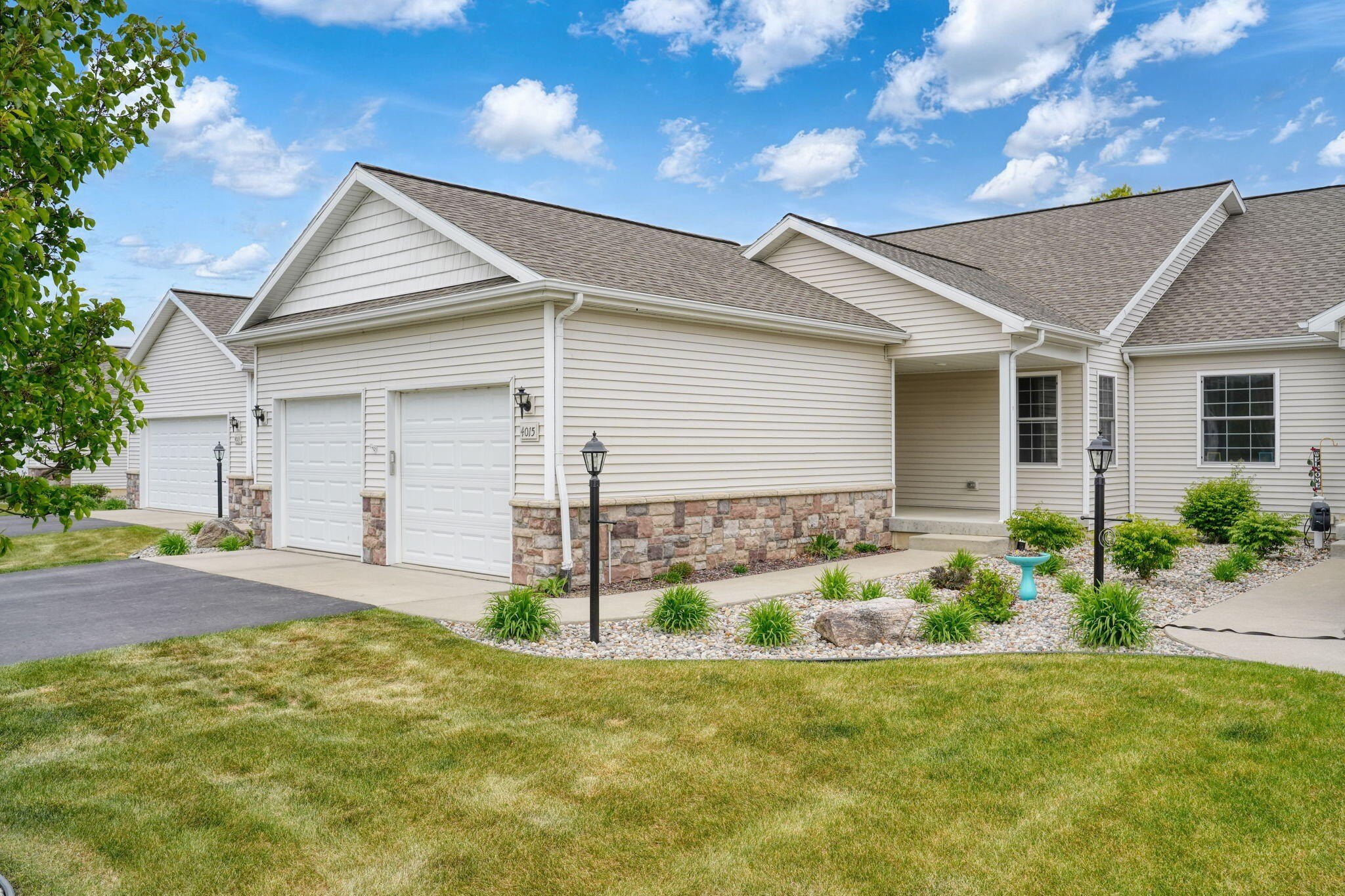Condo 2BR 2BA - 4015 Eastbridge Circle, Stockbridge, MI