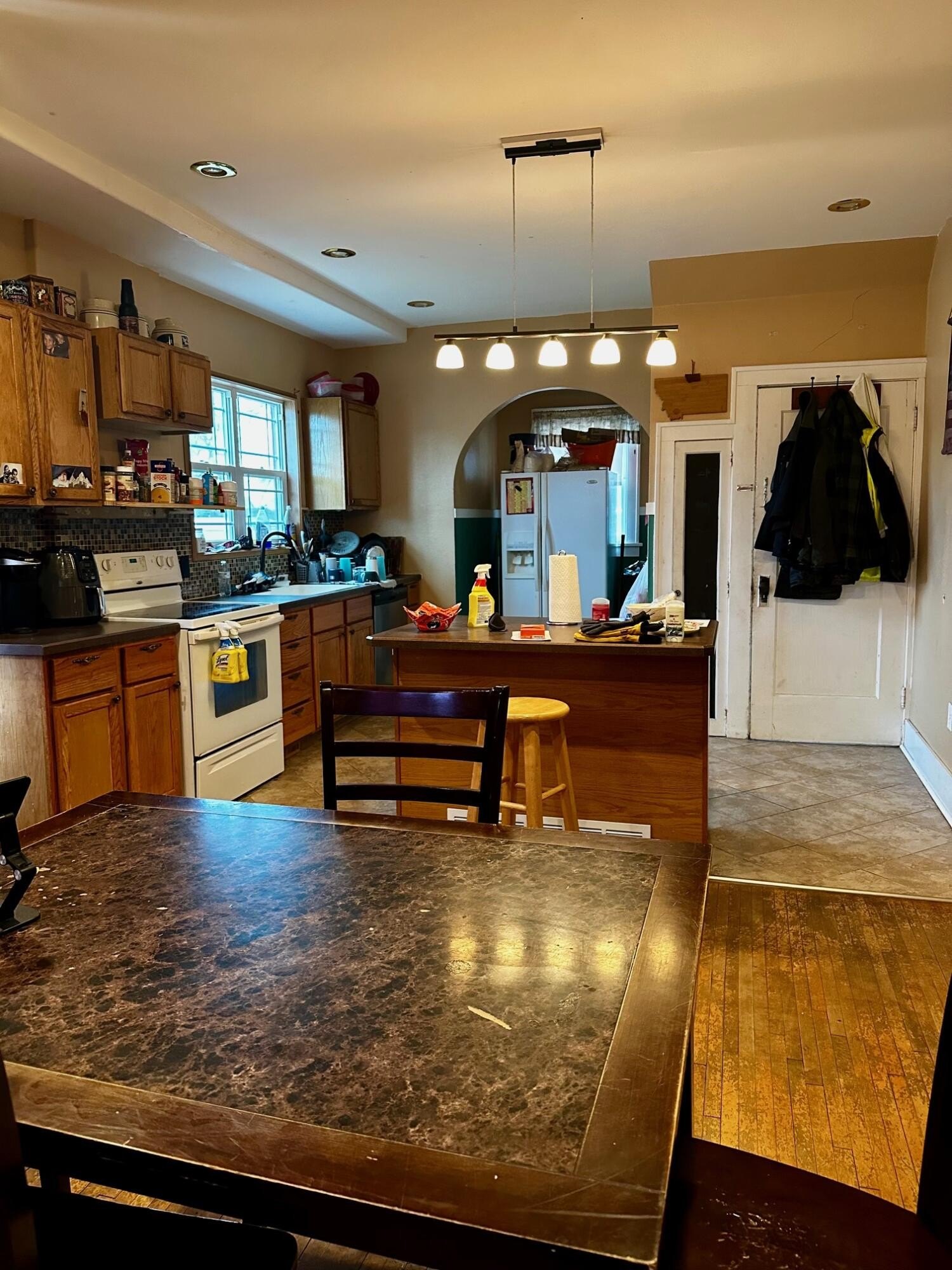 Single Family 3BR 1BA - 307 SW 6th Avenue, Aberdeen, SD