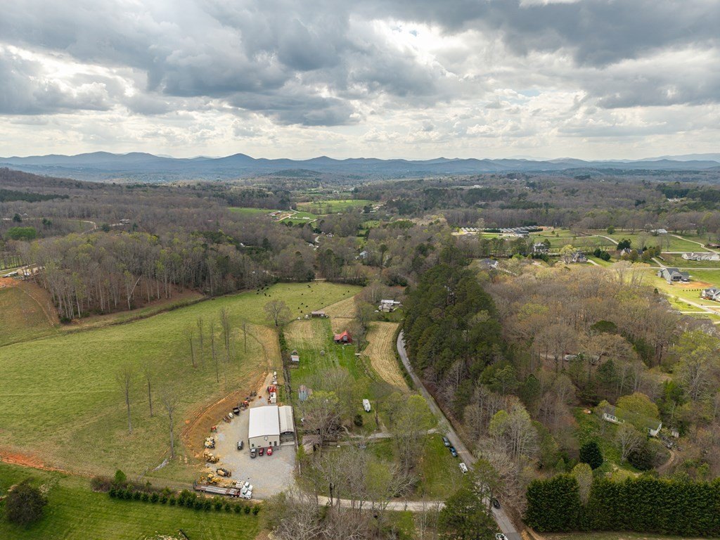 Single Family 4BR 4BA - 1252 Old Gum Log Road, Blairsville, GA