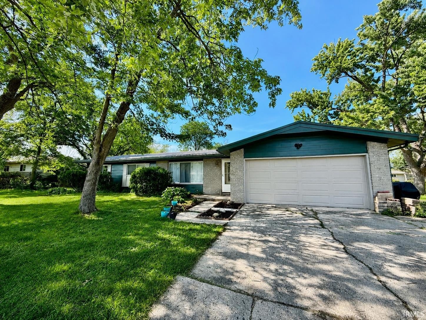 Single Family 3BR 2BA - 2423 Otsego Drive, Fort Wayne, IN