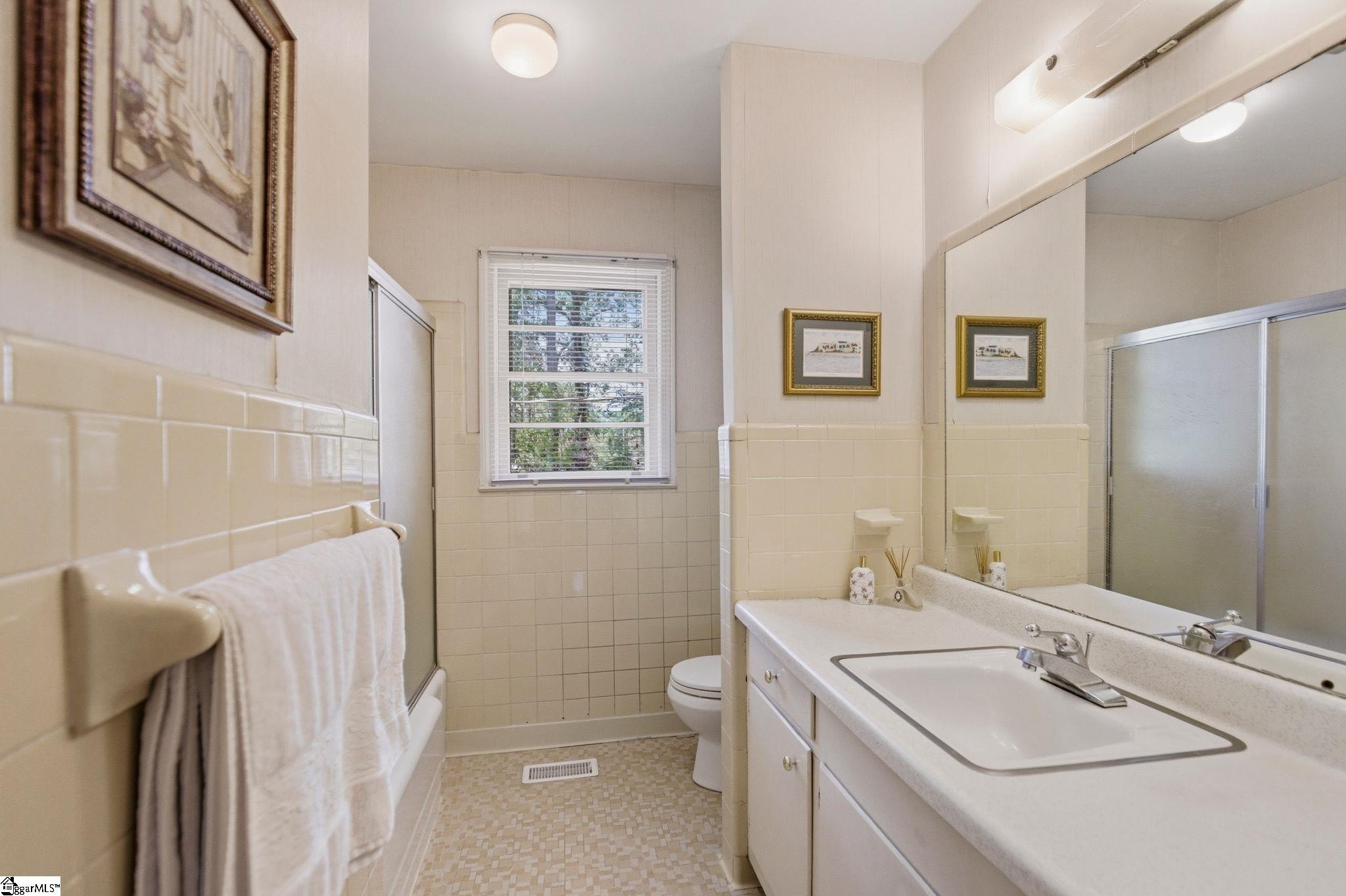 Single Family 3BR 2BA - 7 Dera Street, Greenville, SC