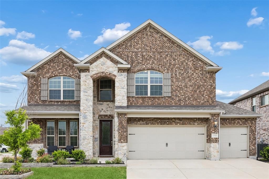 Single Family 4BR 4BA - 1940 Tomahawk Trail, Aubrey, TX