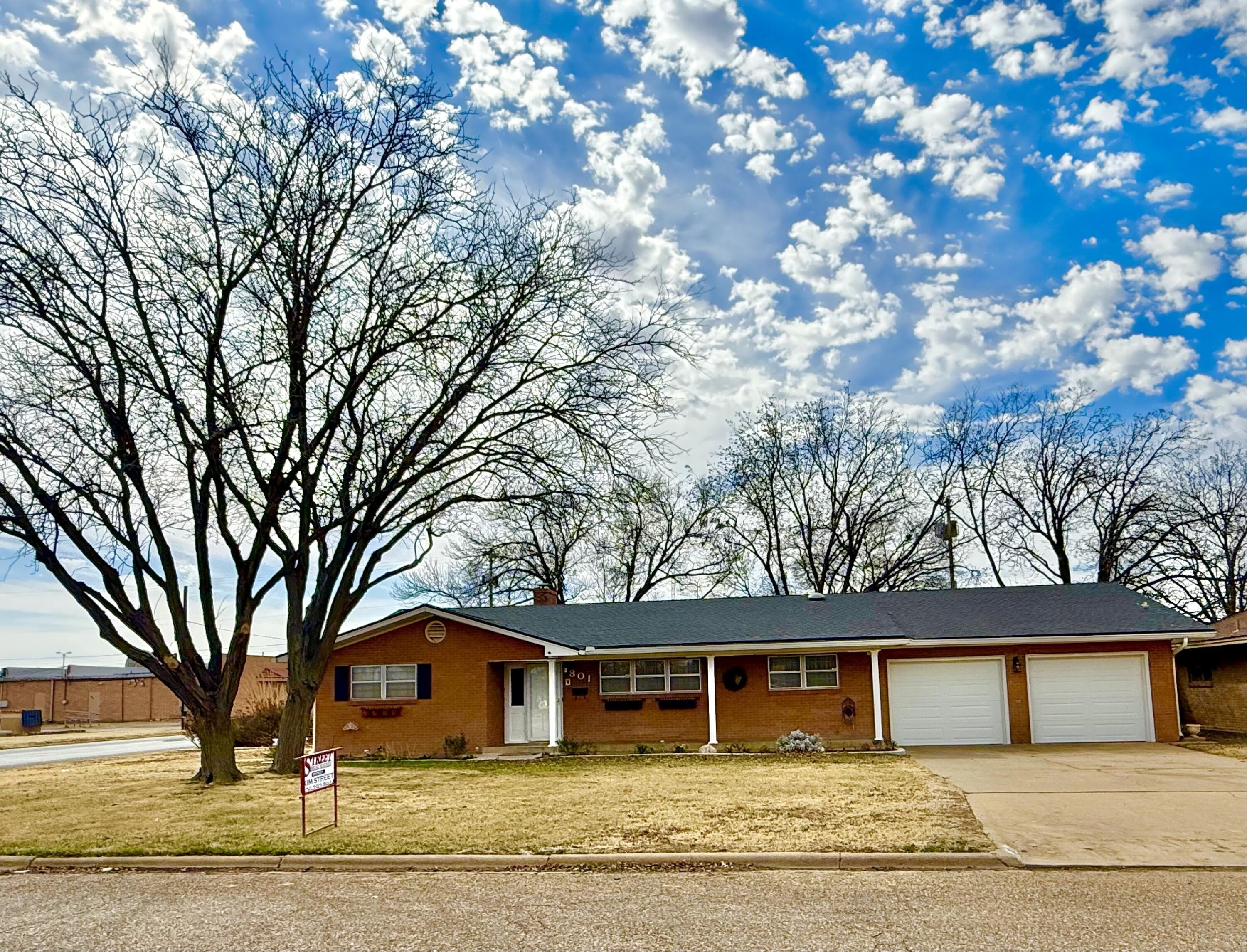 Single Family 3BR 2BA - 801 Itasca St, Plainview, TX
